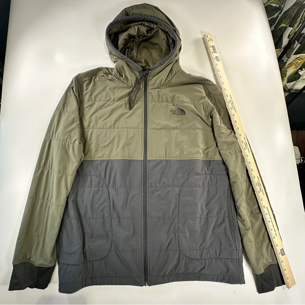 The North Face Men's Olive and Gray Puffer Jacket - Picture 14 of 14